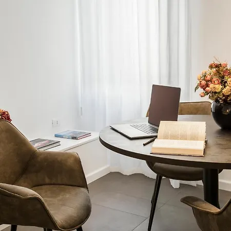 Apartment Residenza Fontanella Barberini By Spanish Steps
