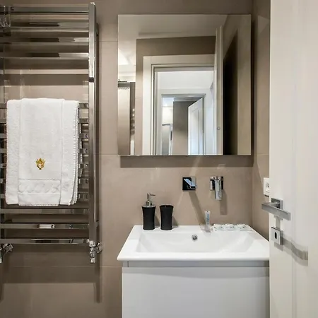 Lejlighed Residenza Fontanella Barberini By Spanish Steps *